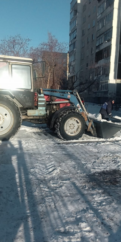 Фото уборка снега на Ткачей 17.0.12023 г (2).jpg